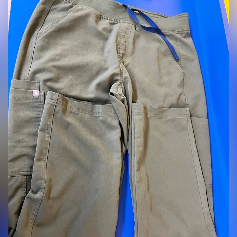 Figs size L Men Cargo Scrub pants Set of 2.